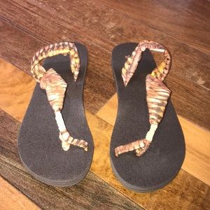 NWOT Sanuk Size 9 Sandals